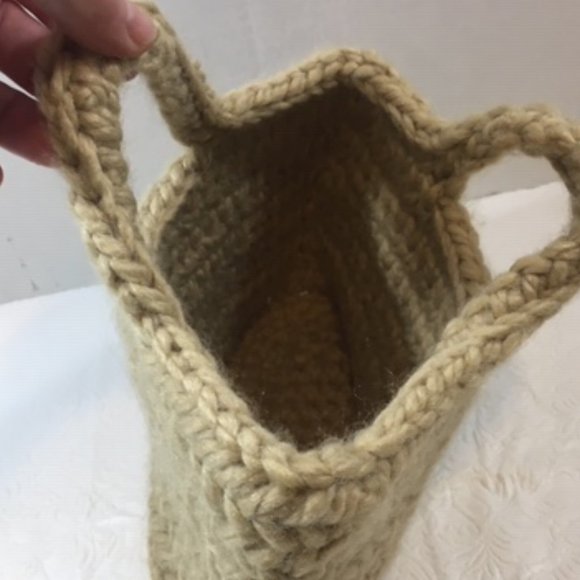 LIKE NEW Hand Crochet Mini Travel Handbag Casual Tote Unlined 10"x3"x6" - Picture 6 of 9